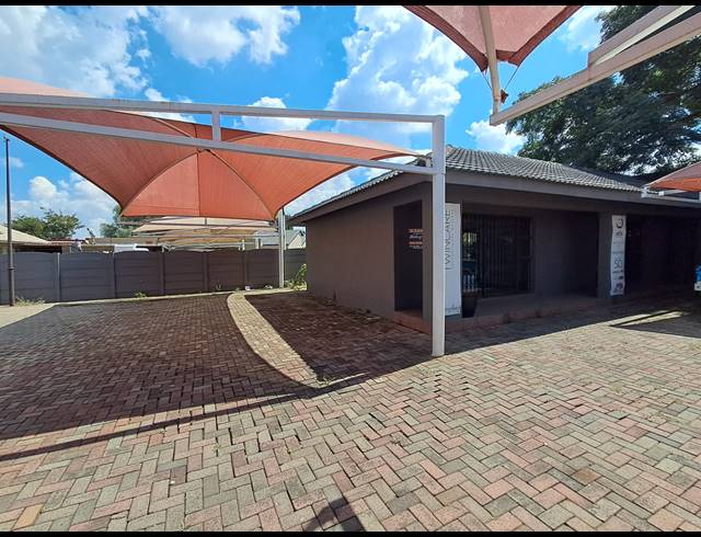 110M² OFFICE TO LET IN THREE RIVERS